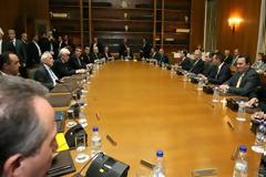 Υπουργικές απροθυμίες για το δημόσιο