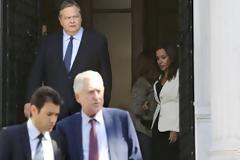 Από το φλερτ, στην… επίθεση