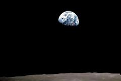 Η Γη «πότισε» νερό τη Σελήνη