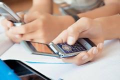 Σκάνδαλο: Σπαταλούν 310 εκατ.ευρώ σε κινητά οι δημόσιοι υπάλληλοι!