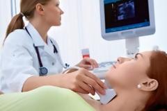 Υγεία: Τι είναι η αυτοάνοση θυρεοειδίτιδα και πως αντιμετωπίζεται;