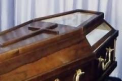 Κύπριος ιδιοκτήτης γραφείου τελετών: Μου ζητούν δανεικά φέρετρα λόγω κρίσης!