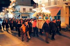 Πάτρα..Νεαροί αλλοδαποί πετούσαν… πέτρες στους πιστούς που ακολουθούσαν τον επιτάφιο..και έβριζαν τα Θεία!