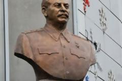 Κάπου, στήνουν ακόμη αγάλματα του Στάλιν