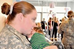 Ημέρα της μητέρας: Μητέρες στο στρατό