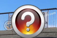 Ο τύπος αγαπάει. Και έχει και χιούμορ! Δείτε τι έγραψε σε πανό...