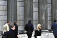 Ο πλούσιος βορράς κερδίζει υπέρογκα ποσά απο τον φτωχό νότο με την πολιτική των μνημονίων...!!!