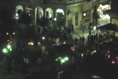 Πάτρα: Ξέφρενοι πανηγυρισμοί για τον θρίαμβο του Ολυμπιακού στην πλ. Γεωργίου - Δείτε εικόνες