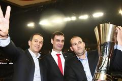 ΣΥΓΚΙΝΗΜΕΝΟΙ, «ΤΡΕΛΑΜΕΝΟΙ» ΚΑΙ... ΜΕ ΑΙΧΜΕΣ ΟΙ ΠΡΟΕΔΡΟΙ!