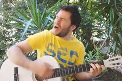 O Ευτύχης Μπλέτσας τραγουδάει Σαββόπουλο!