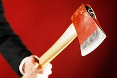 Οι αστυνομικοί βρήκαν μέχρι και ...τσεκούρι σε καφετέρια στο Ηράκλειο!