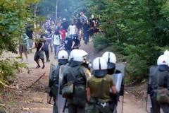 Σκουριές: Σε κρίσιμη κατάσταση ένας αστυνομικός που πυροβόλησε διαδηλωτής - Tρεις γυναίκες στον εισαγγελέα!