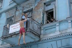 Oι τελευταίες στιγμές ενός...αιωρούμενου εραστή (φωτό)