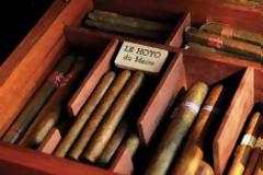 Tζηπ, πούρα και «χρυσά» έργα: Διαψεύδει ο δήμαρχος Γρεβενών