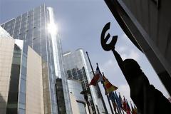 Για νέα μέτρα τη διετία 2015-2016 κάνει λόγο η Κομισιόν