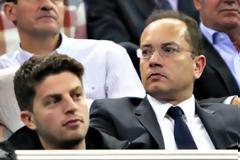 ΧΑΛΒΑΤΖΑΚΗΣ ΚΑΙ ΕΣΑΚΕ ΣΥΓΧΑΙΡΟΥΝ ΤΟ ΘΡΥΛΟ ΓΙΑ ΤΟ ΜΟΝΑΔΙΚΟ ΤΟΥ ΕΠΙΤΕΥΓΜΑ