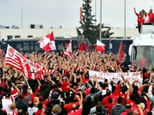 Φωτογραφία για ΟΙ ΠΡΩΤΑΘΛΗΤΕΣ ΕΦΕΡΑΝ ΤΗΝ ΚΟΥΠΑ... ΣΠΙΤΙ ΤΗΣ ΚΑΙ ΜΙΛΗΣΑΝ ΓΙΑ ΟΛΑ!