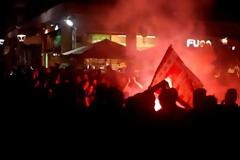 Πάτρα: Πανηγύρισαν χιλιάδες φίλαθλοι του Oλυμπιακού - Πέταξαν πέτρες στο κλαμπ του Παναθηναϊκού - Δείτε video