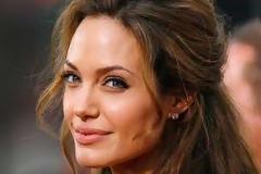 Σε προληπτική μαστεκτομή υποβλήθηκε η Τζολί