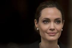 Διπλή μαστεκτομή έκανε η Αντζελίνα Τζολί