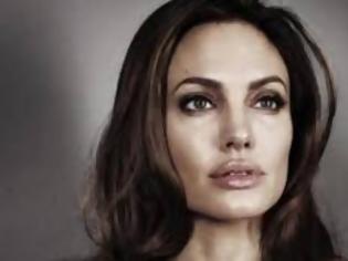 Φωτογραφία για Angelina Jolie: Μια εύθραυστη υγεία - Οι φήμες για νευρική ανορεξία, ηπατίτιδα, κατάθλιψη και το προφητικό άρθρο