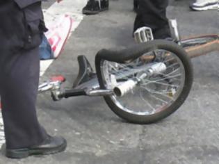 Φωτογραφία για Πάτρα: Σοβαρό ατύχημα στην Ελ.Βενιζέλου - Oδηγός μηχανής παρέσυρε ποδηλάτη και τον εγκατέλειψε