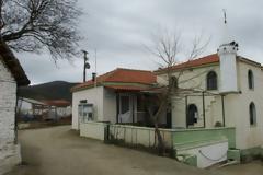 Τό μαγαζί καταρρέει…