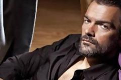 Kωνσταντίνος Καζάκος: “Ζω από τη δουλειά μου και η δουλειά μου τώρα είναι… άσ’ τα να πάνε στον διάολο”