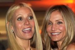 Όταν η Πάλτροου κάνει αποτρίχωση στο μπικίνι, η Nτίαζ βάζει ένα... χεράκι