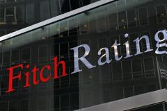 Fitch: Αναβάθμισε την Ελλάδα σε «B-» από «CCC»