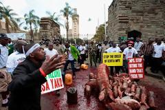 Κένυα: Διαμαρτυρία με...γουρούνια έξω από το κοινοβούλιο