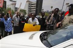 Διαδηλώσεις στην Κένυα για την αύξηση στο μισθό των βουλευτών