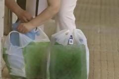 Την πλησίασε για να την κλέψει