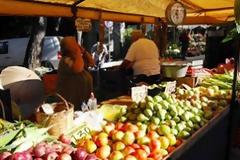 Απεργούν οι πωλητές λαϊκών αγορών