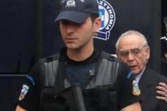 «Kάτω τα χέρια σου, μην με ακουμπάς»: Άγριος καβγάς Άκη με αστυνομικούς