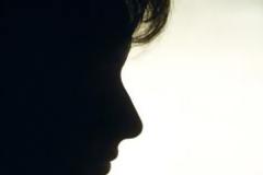 Θλίψη και σοκ με το πανέμορφο κορίτσι της μουσικής σκηνής που έχει καρκίνο στις φωνητικές χορδές της.