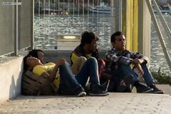 Δύσκολη νύχτα για 55 ανθρώπους στο λιμάνι της Μυτιλήνης