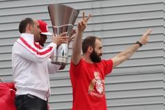 ΘΕΛΕΙ ΚΑΙ ΑΛΛΑ ΤΡΟΠΑΙΑ ΚΑΙ... ΠΑΙΔΙΑ Ο ΣΠΑΝΟΥΛΗΣ! *ΒΙΝΤΕΟ*