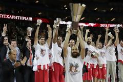 ΣΤΟ ΠΡΟΕΔΡΙΚΟ ΜΕΓΑΡΟ ΟΙ ΠΡΩΤΑΘΛΗΤΕΣ ΚΑΙ... «ΜΑΣ ΚΑΝΑΤΕ ΠΕΡΗΦΑΝΟΥΣ» ΑΠΟ ΠΑΠΟΥΛΙΑ