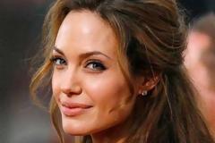 Aνησυχούν οι γιατροί: Θα γίνουν ξαφνικά τάση οι μαστεκτομές εξαιτίας της Τζολί;