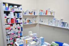 Γεμάτα ράφια στο Κοινωνικό Παντοπωλείο και Φαρμακείο του δήμου Νεάπολης-Συκεών