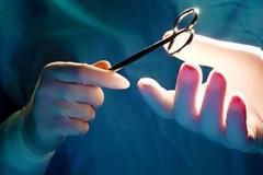 Πάρτι σπατάλης στα νοσοκομεία: Ιατρικά υλικά με 