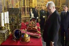 Βίντεο: Ο πρόεδρος της Τσεχίας πήγε... μεθυσμένος στην εκκλησία!