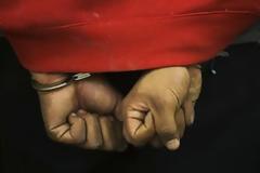 Ο 39χρονος επέλεγε στόχους και οι ανήλικοι έκαναν τις ληστείες