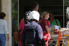 ΑΥΤΟ ΤΟ ΚΑΘΗΚΙ  ΤΟΝ ΟΛΛΑΝΔΟ ΠΡΕΠΕΙ ΝΑ ΤΟ ΚΡΕΜΑΣΟΥΝ ΣΕ ΠΛΑΤΕΙΑ