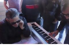 Οι δικαστικές περιπέτειες του Μπερλουσκόνι έγιναν τραγούδι! [video]