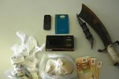 Λάρισα: Συνελήφθη 53χρονος με χαντζάρι και ηρωίνη