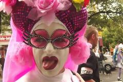 Ο ΔΗΜΑΡΧΟΣ ΞΑΝΑΧΤΥΠΑ... Μπουτάρης: Τιμή για τη Θεσσαλονίκη το Gay Parade, ντροπή η Χρυσή Αυγή