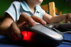 Υγεία:  Πως εθιζόμαστε στο διαδίκτυο - Μια ειδικός μιλά για το φαινόμενο