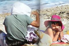 Ο Μάκης Παντζόπουλος φωτογραφίζει την Ελένη Μενεγάκη